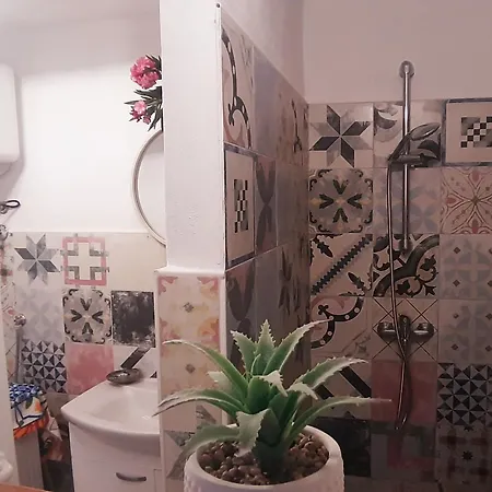 Roza * Srednje Selo na Šolti