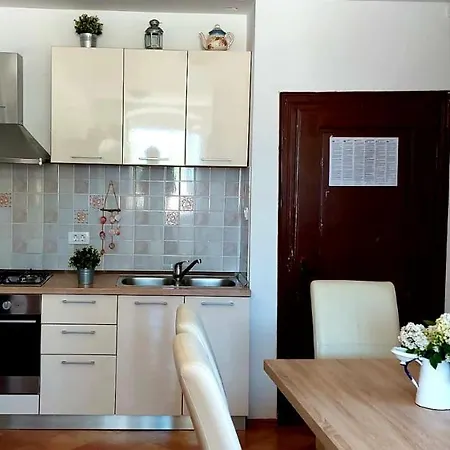 Holiday home Roza *