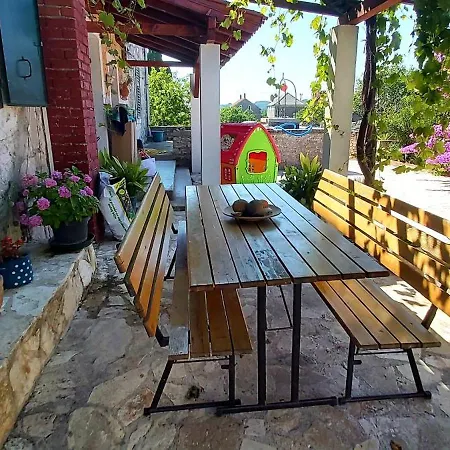 Holiday home Roza Srednje Selo na Solti