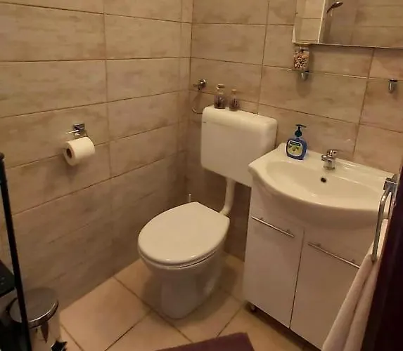 Roza * Srednje Selo na Šolti